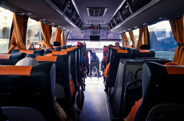 Location bus avec chauffeur : la solution idéale pour vos déplacements